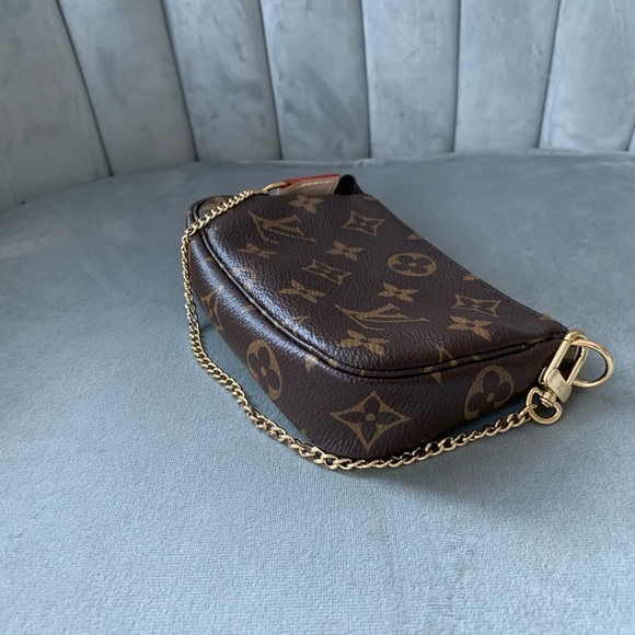 ❗️SOLD❗️Authentic LV mini pochette monogram - Picture 7 of 9